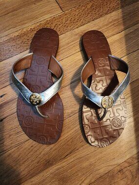 Tory burch flip flops